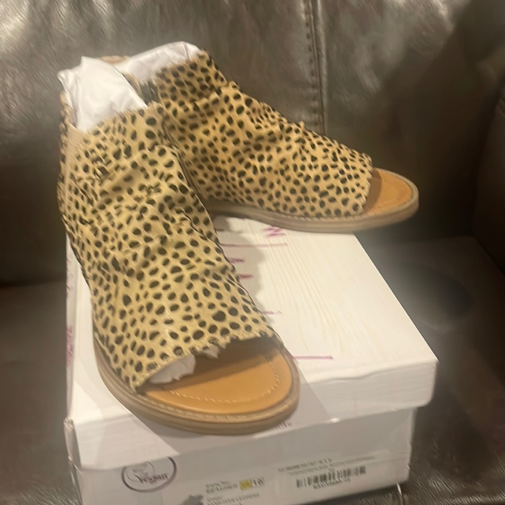 Brand New Blowfish Malibu Beaches Sandals